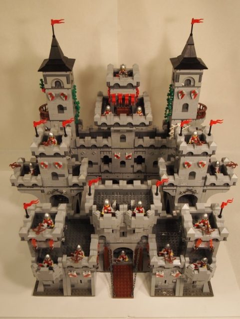LEGO Kingdoms Modular Castle 4