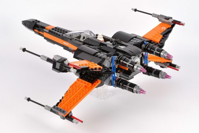 lego 75102 Poe s X Wing Fighter prospettiva 2