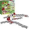 LEGO 10882 DUPLO Binari Ferroviari, Set con Mattoncino Rosso Multifunzione e Passaggio a Livello, Giochi Creativi per Bambini in Età Prescolare