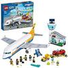 LEGO 60262 City L’Avion de Passagers, Jouet de Construction Terminal et Camion, Jeu pour Les Enfants de 6 Ans et Plus