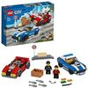 LEGO 60242 City Festnahme auf der Autobahn, Kinderspielzeug mit Polizei-Auto ab 5 Jahre, mit 2 Spielzeugautos, ideal als kleines Geschenk für Kinder