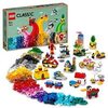 Lego 11021 Classic 90 Ans de Jeu, Boîte de Briques avec 15 Mini Jouets de Modèles Emblématiques avec Château Fort et Train pour Garçons et Filles de 5 Ans et Plus