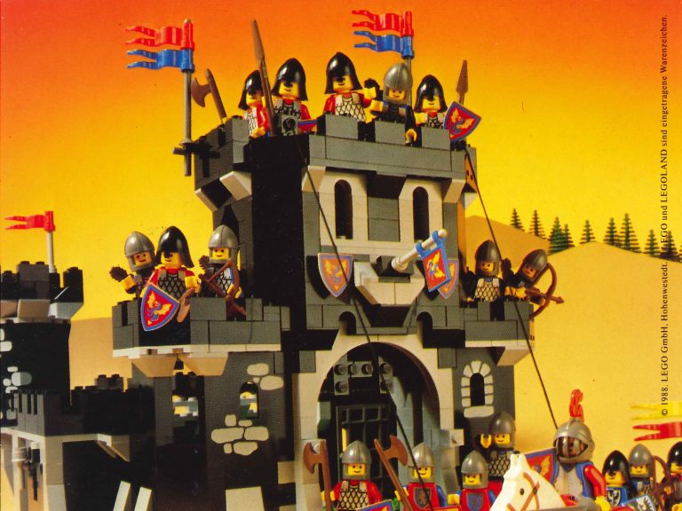 Immagini Storiche e Video per Celebrare il 40° Anniversario delle Minifigure LEGO