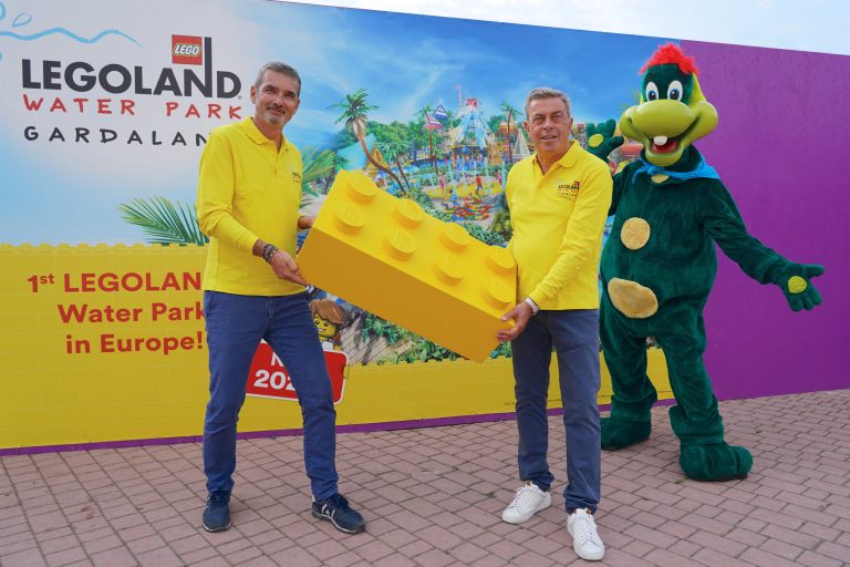 Posato il primo mattoncino LEGO nel cantiere di LEGOLAND Water Park Gardaland