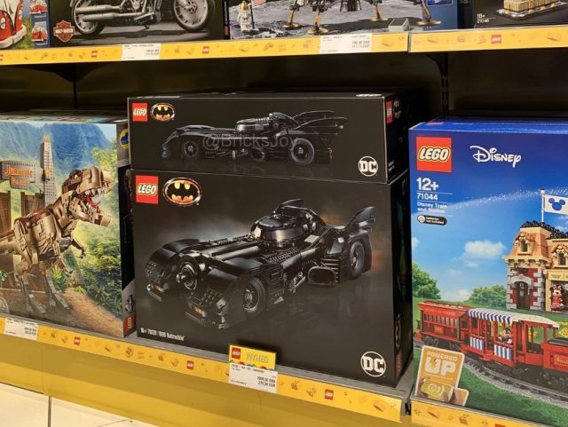 LEGO Batman 1989 Batmobile (76139) all'areoporto di billund