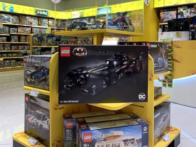 LEGO Batman 1989 Batmobile (76139) all'areoporto di billund