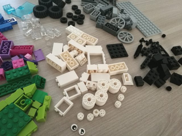 LEGO Classic - Mattoncini su ruote (10715)