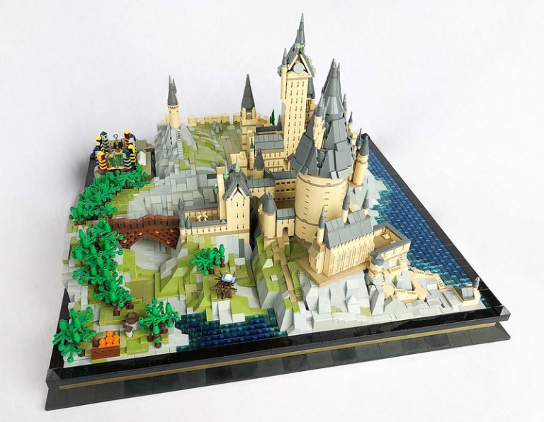 Un Modello in Miniatura di Hogwarts Completo di Tutti i Particolari