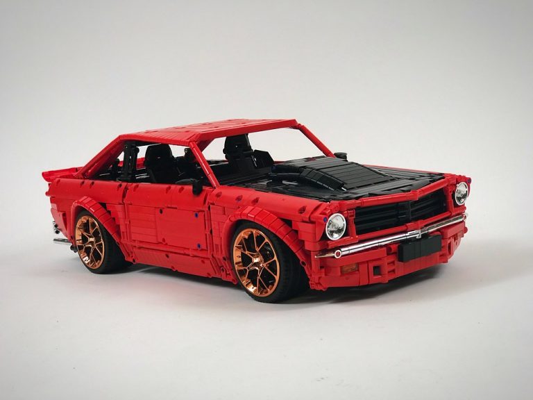 Una Holden Torana A9X del 1977 Costruita con i Mattoncini LEGO Technic