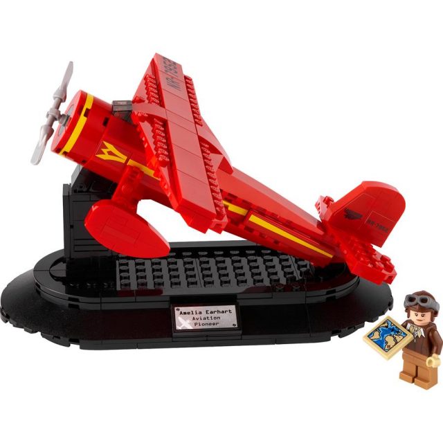 LEGO-Amelia-Earhart-Tribute-40450-Official