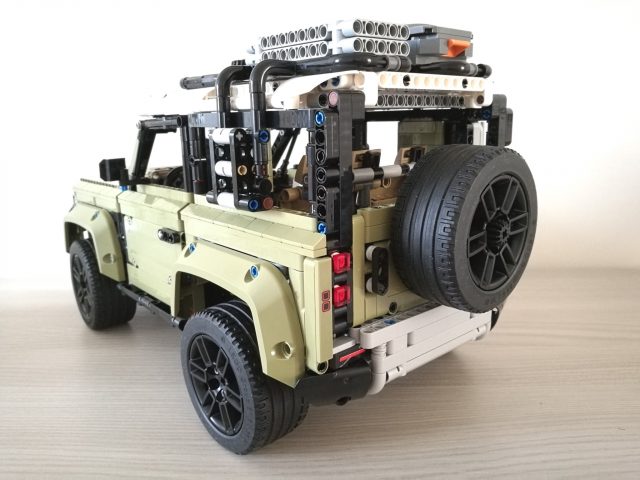 LEGO Technic 42110 - Land Rover Defender