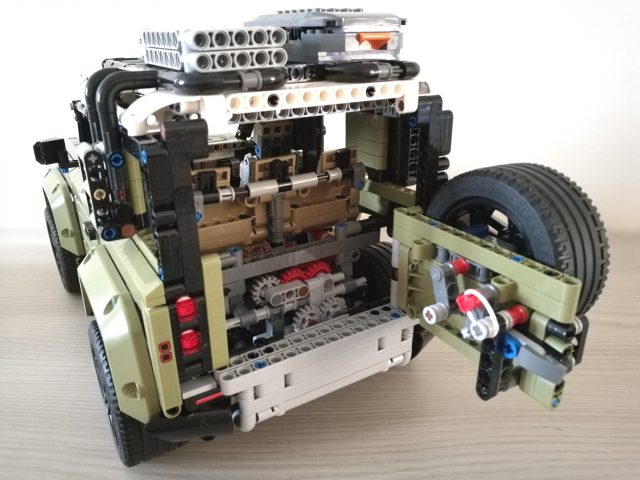 LEGO Technic 42110 - Land Rover Defender