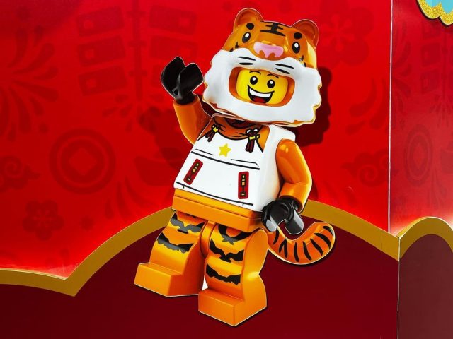 LEGO-Seasonal-Lunar-New-Year-Ice-Festival-80109-Tiger
