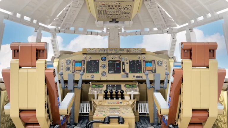 LEGO Ideas Boeing 747 Cockpit Raggiunge 10.000 Sostenitori
