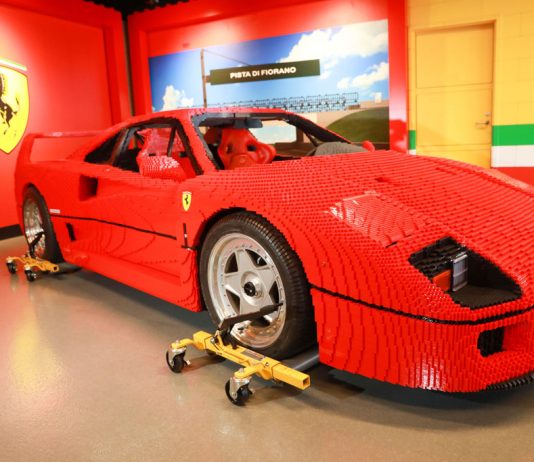 LEGO-Ferrari-F40-LEGOLAND-California