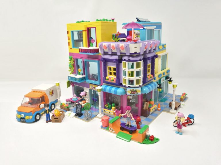 Recensione LEGO Friends – Edificio della strada principale (41704)