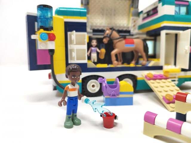 LEGO Friends - Rimorchio per spettacolo equestre (41722)