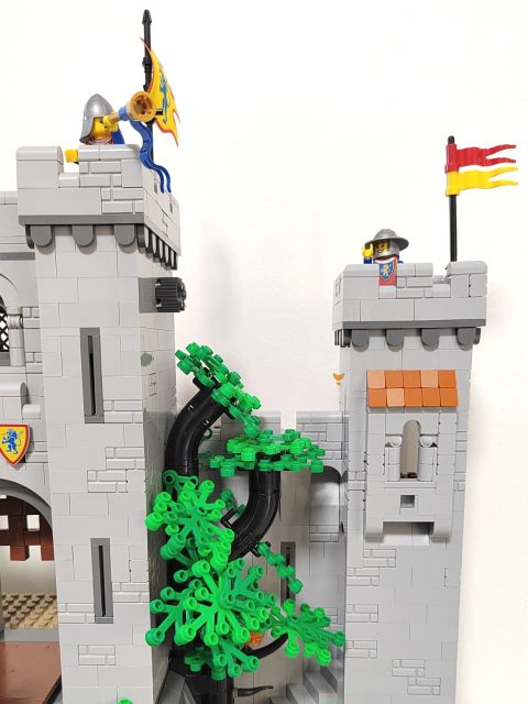 LEGO Icons - Castello dei Cavalieri del Leone (10305)