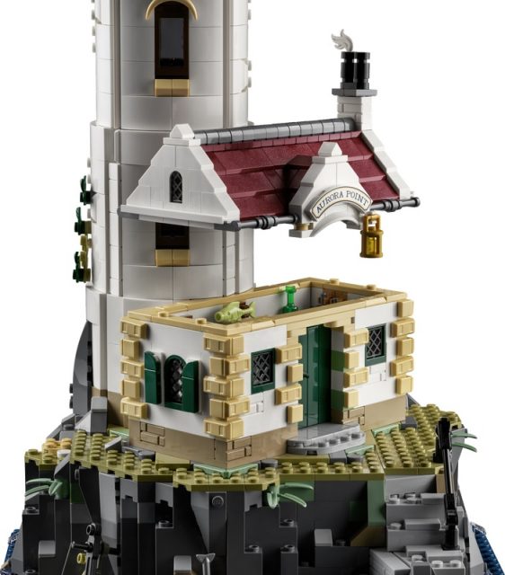 LEGO-Ideas-Motorized-Lighthouse-21335