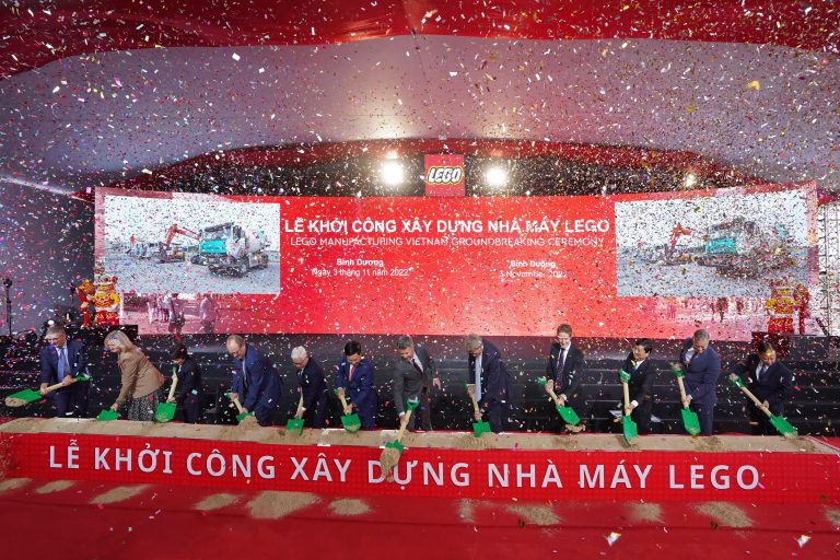 LEGO Inaugura la Fabbrica del Vietnam da 1 Miliardo di Dollari