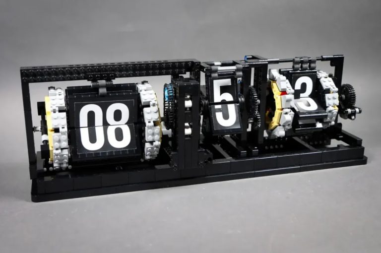 LEGO Ideas Mechanical Flip Clock Raggiunge 10.000 Sostenitori