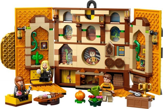 LEGO-Harry-Potter-Hufflepuff-House-Banner-76412