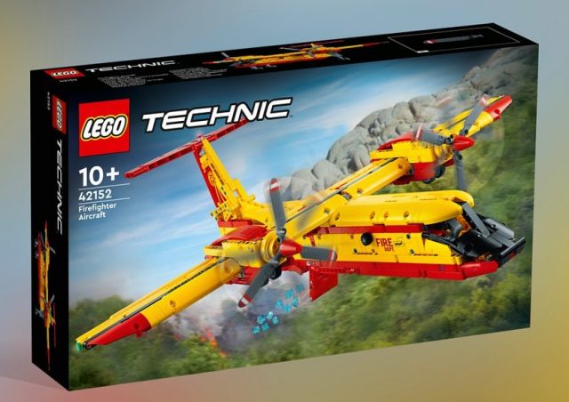 LEGO-Technic-Firefighter-Aircraft-42152-3