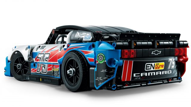 LEGO-Technic-NASCAR-Next-Gen-Chevrolet-Camaro-ZL1-42153-4