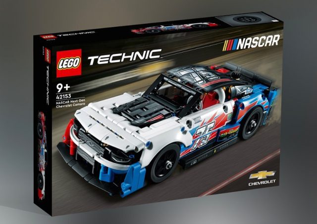LEGO-Technic-NASCAR-Next-Gen-Chevrolet-Camaro-ZL1-42153-4