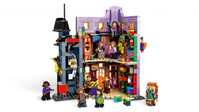 LEGO-Harry-Potter-Diagon-Alley-Weasleys-Wizard-Wheezes-76422-4