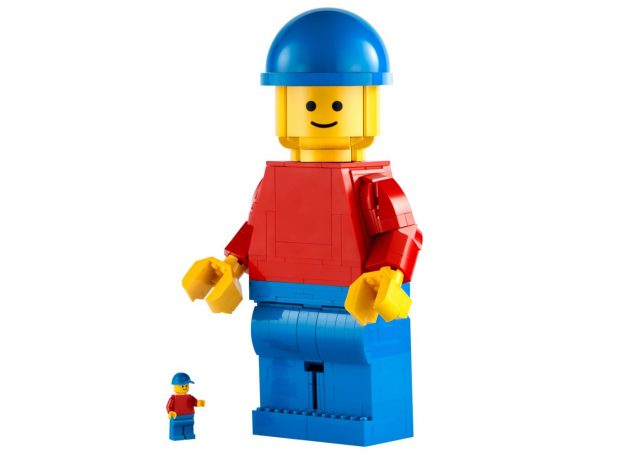 LEGO-Up-Scaled-LEGO-Minifigure-40649-3